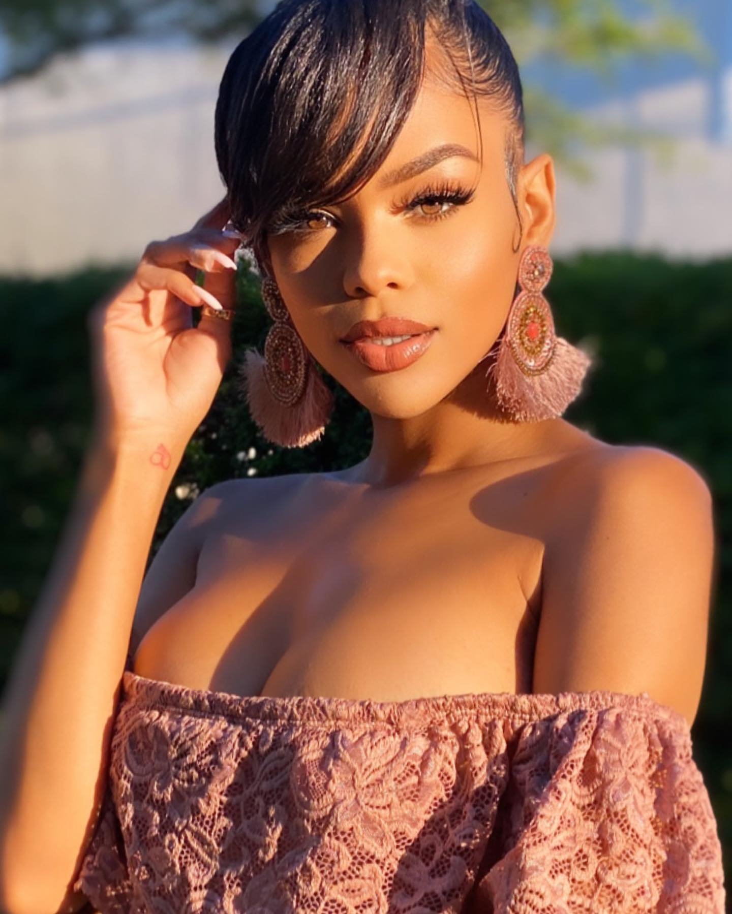 Who is Reyna Love? A Complete Guide to Her Life and Career - CelebeInfos